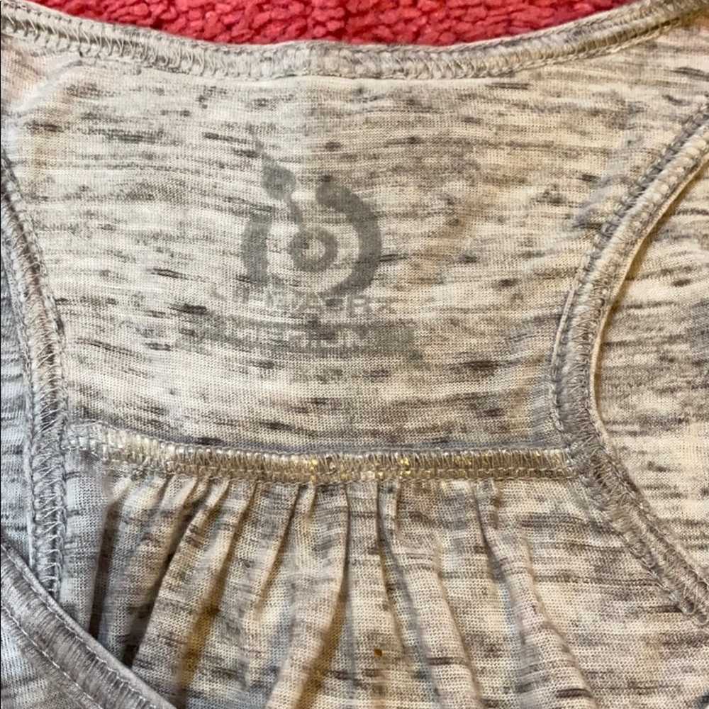 Medium workout Tank - Picture 3 of 3